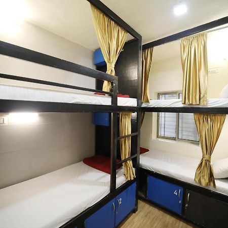 Social Hubz Hostel Мумбай Екстериор снимка