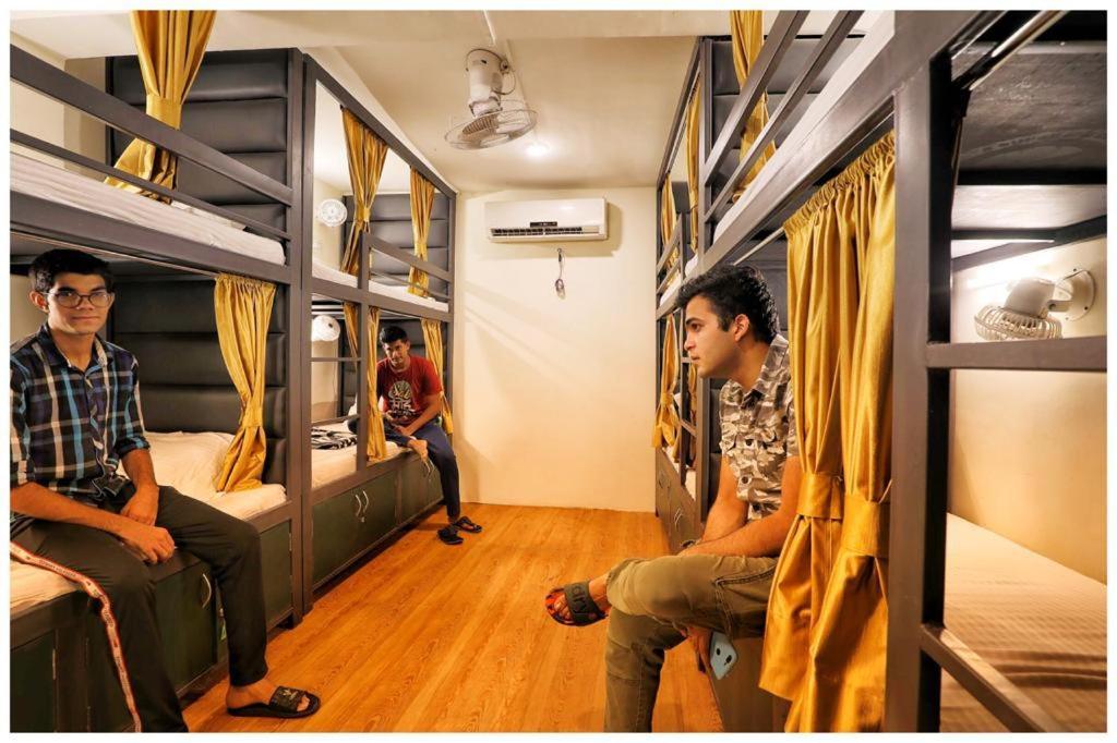 Social Hubz Hostel Мумбай Екстериор снимка