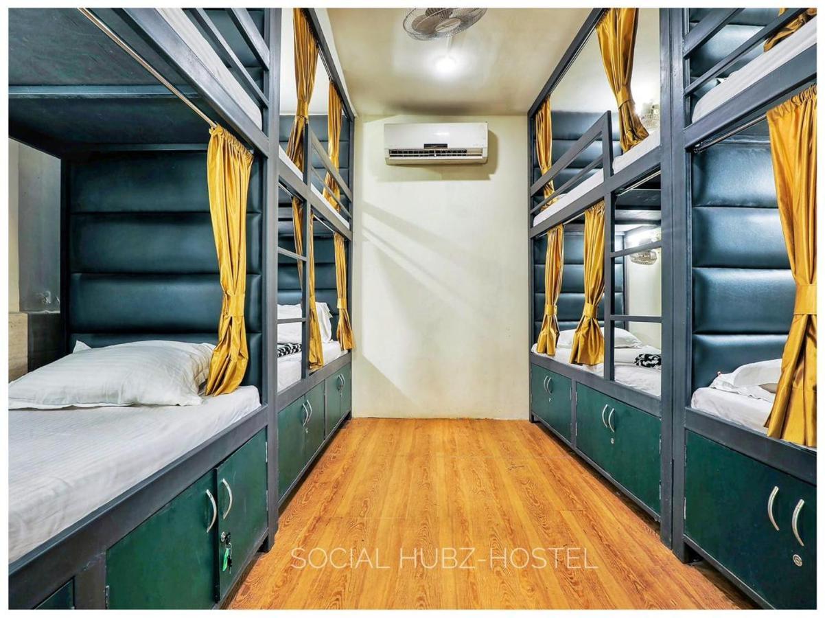 Social Hubz Hostel Мумбай Екстериор снимка