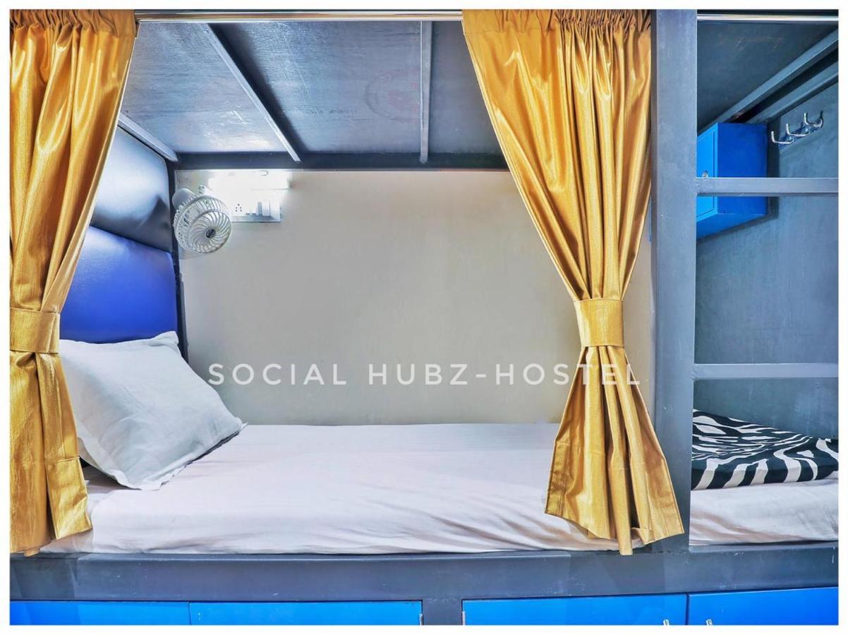 Social Hubz Hostel Мумбай Екстериор снимка
