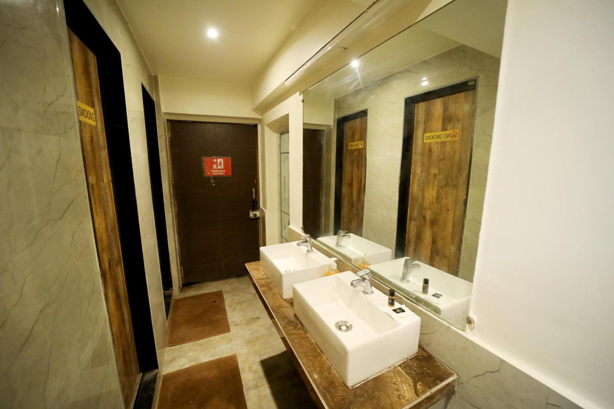 Social Hubz Hostel Мумбай Екстериор снимка