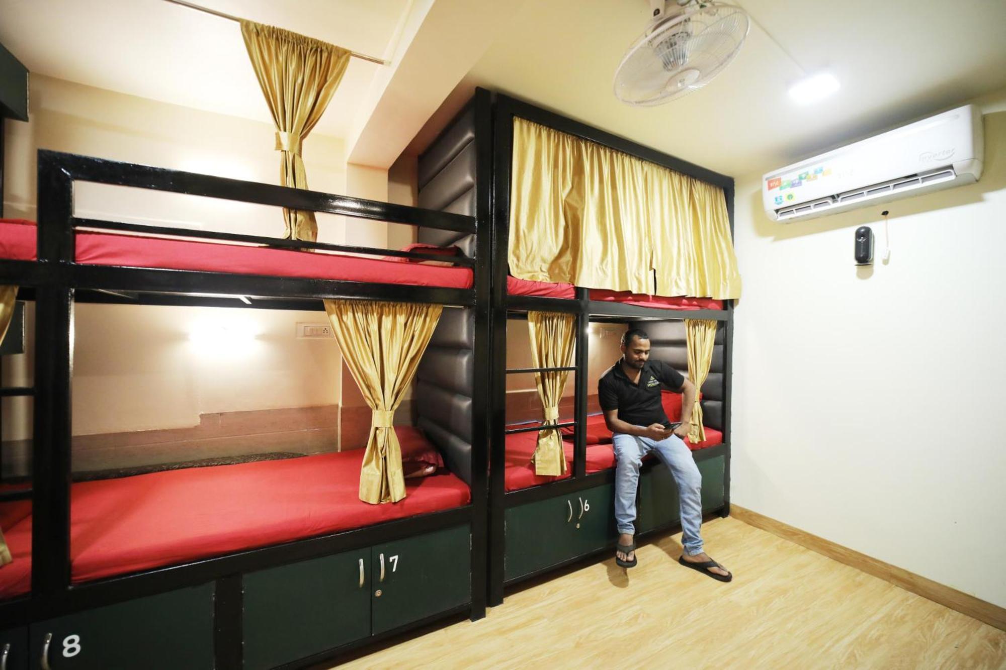 Social Hubz Hostel Мумбай Екстериор снимка