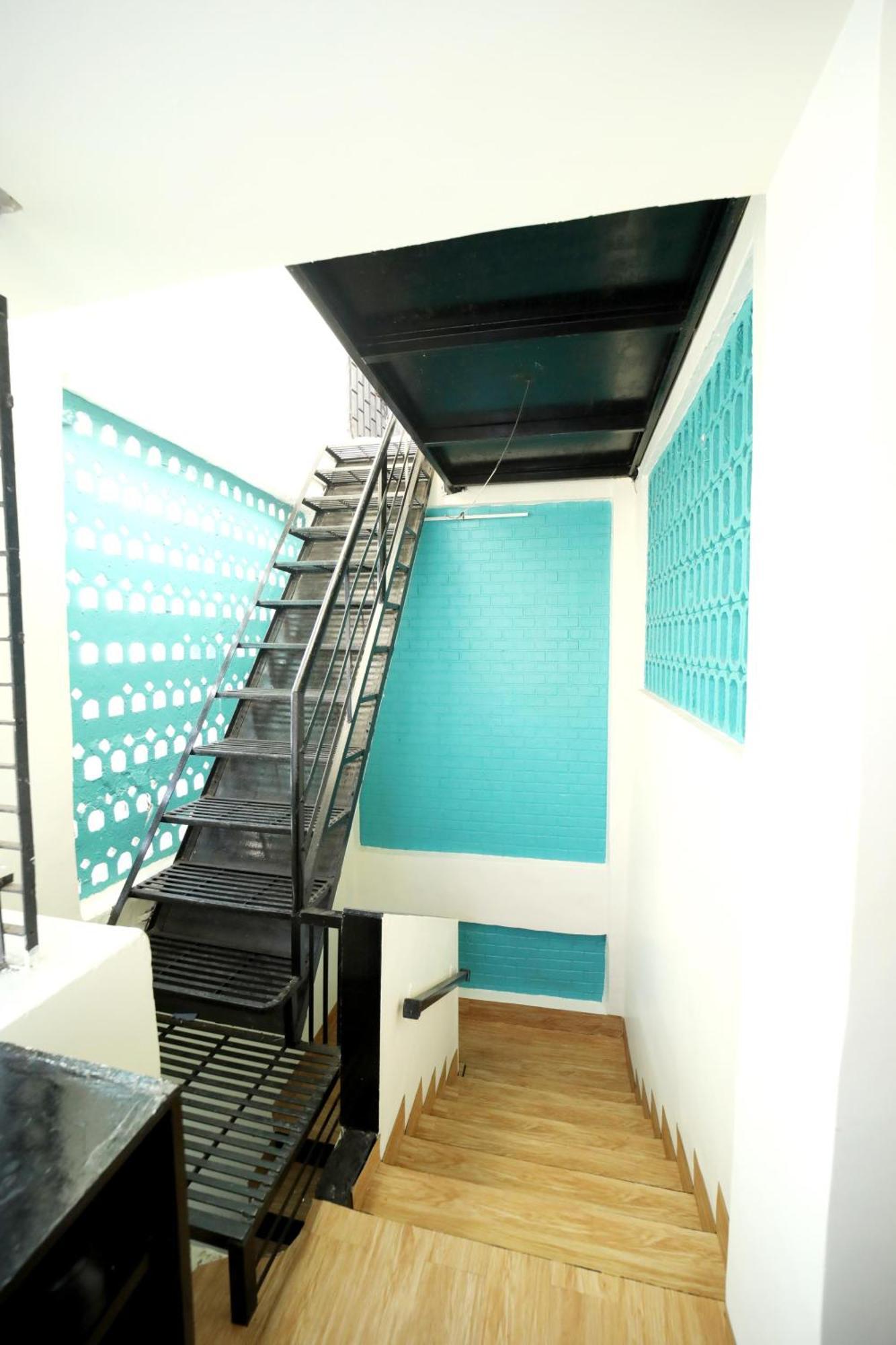 Social Hubz Hostel Мумбай Екстериор снимка