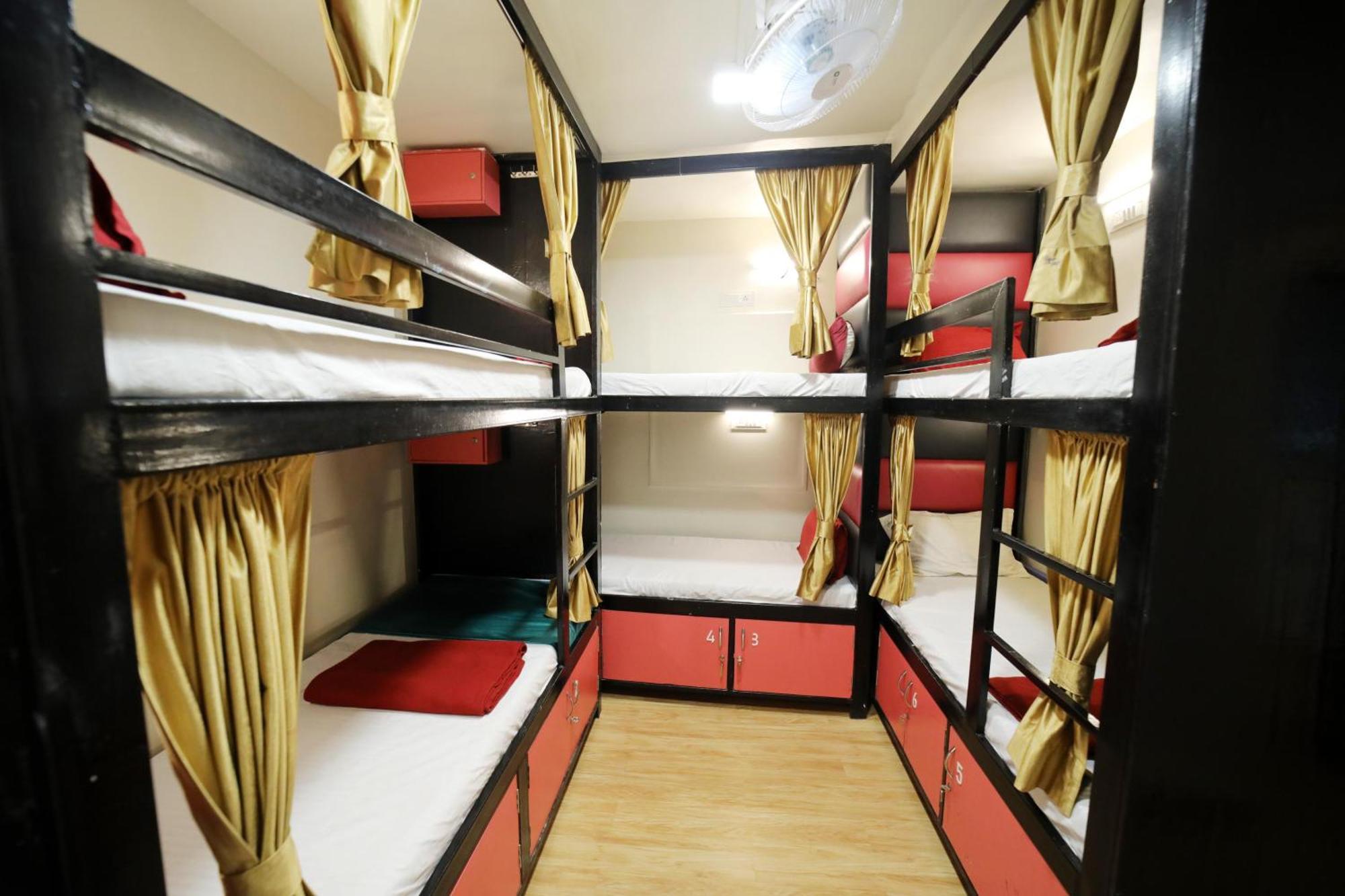 Social Hubz Hostel Мумбай Екстериор снимка