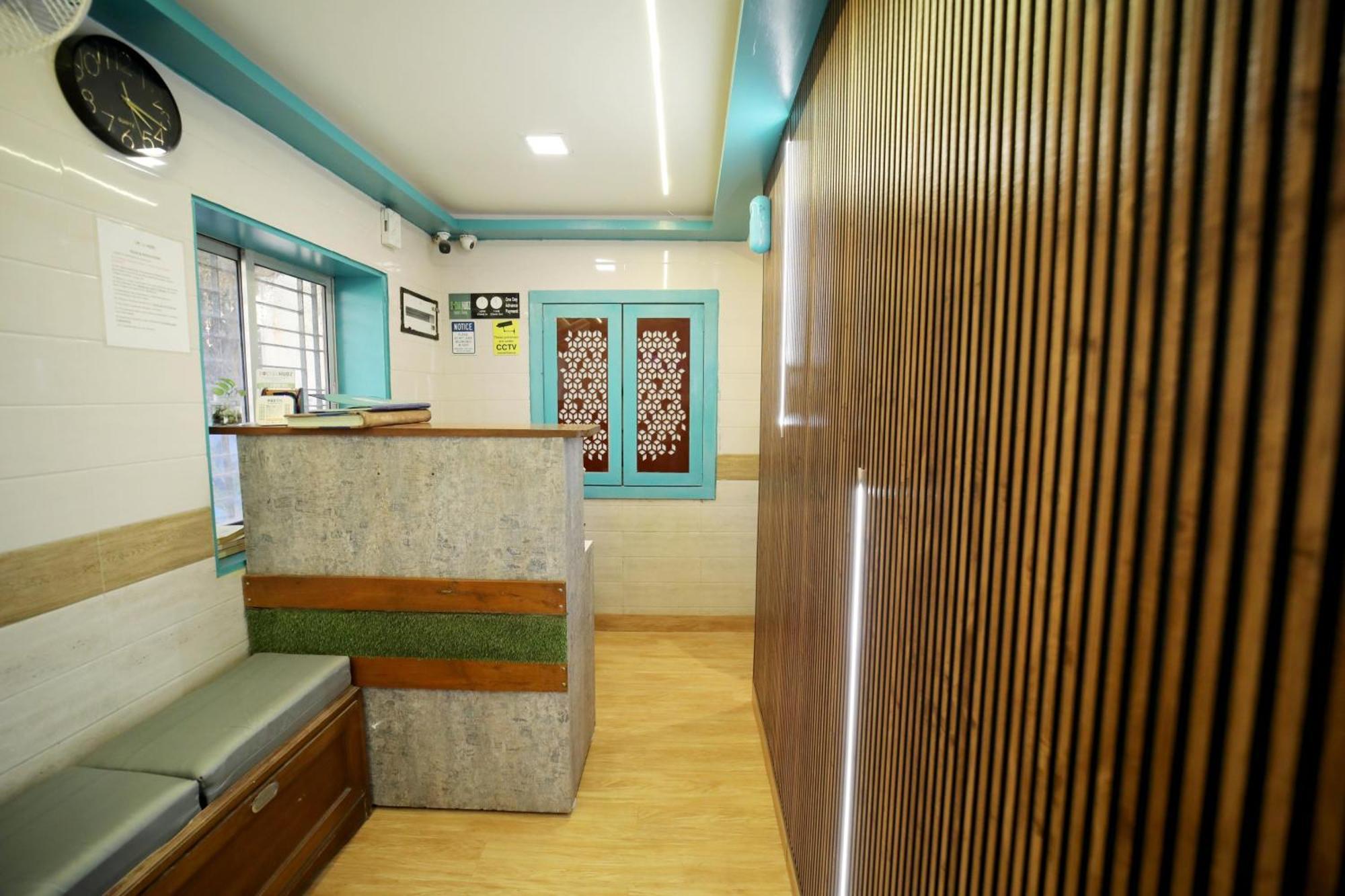 Social Hubz Hostel Мумбай Екстериор снимка