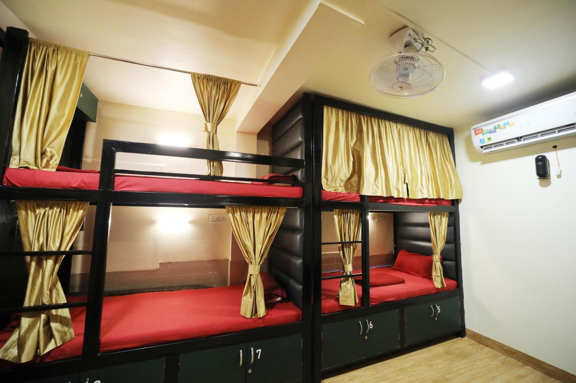 Social Hubz Hostel Мумбай Екстериор снимка