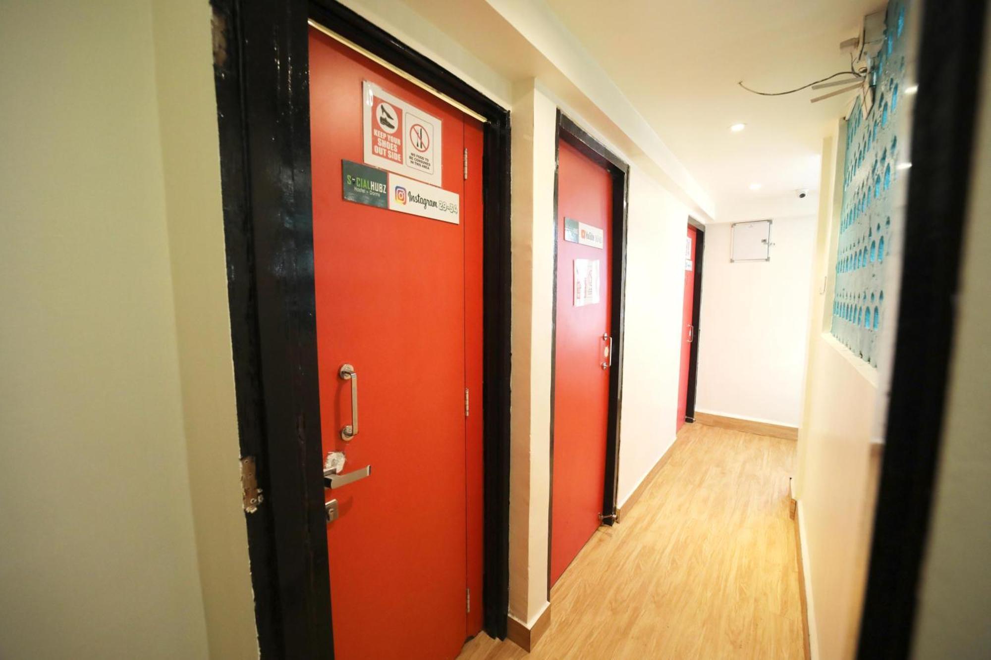 Social Hubz Hostel Мумбай Екстериор снимка