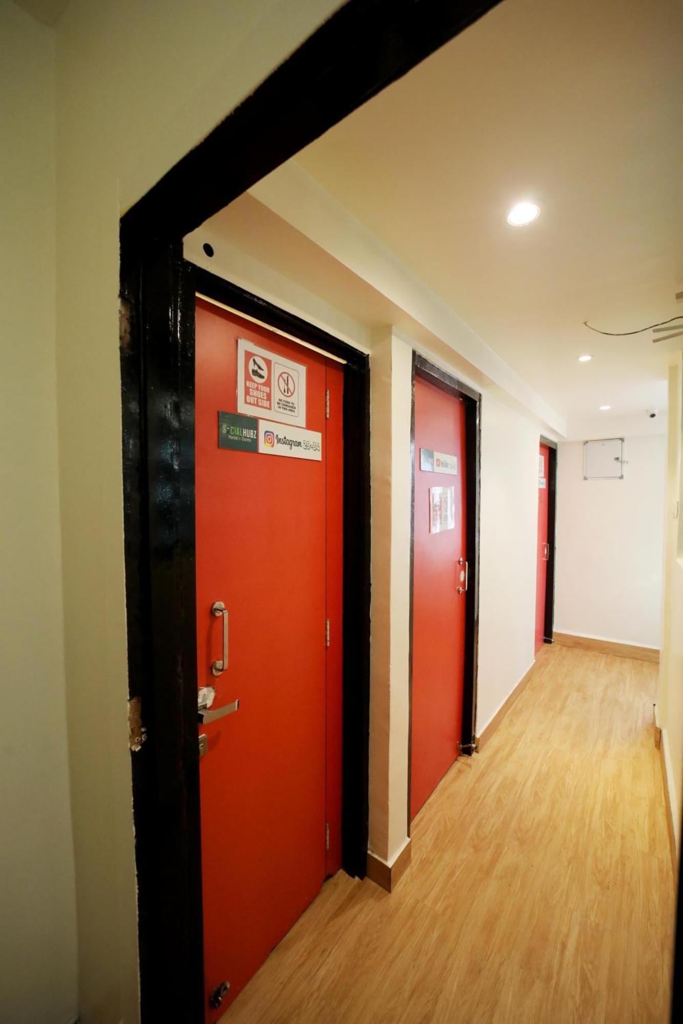 Social Hubz Hostel Мумбай Екстериор снимка