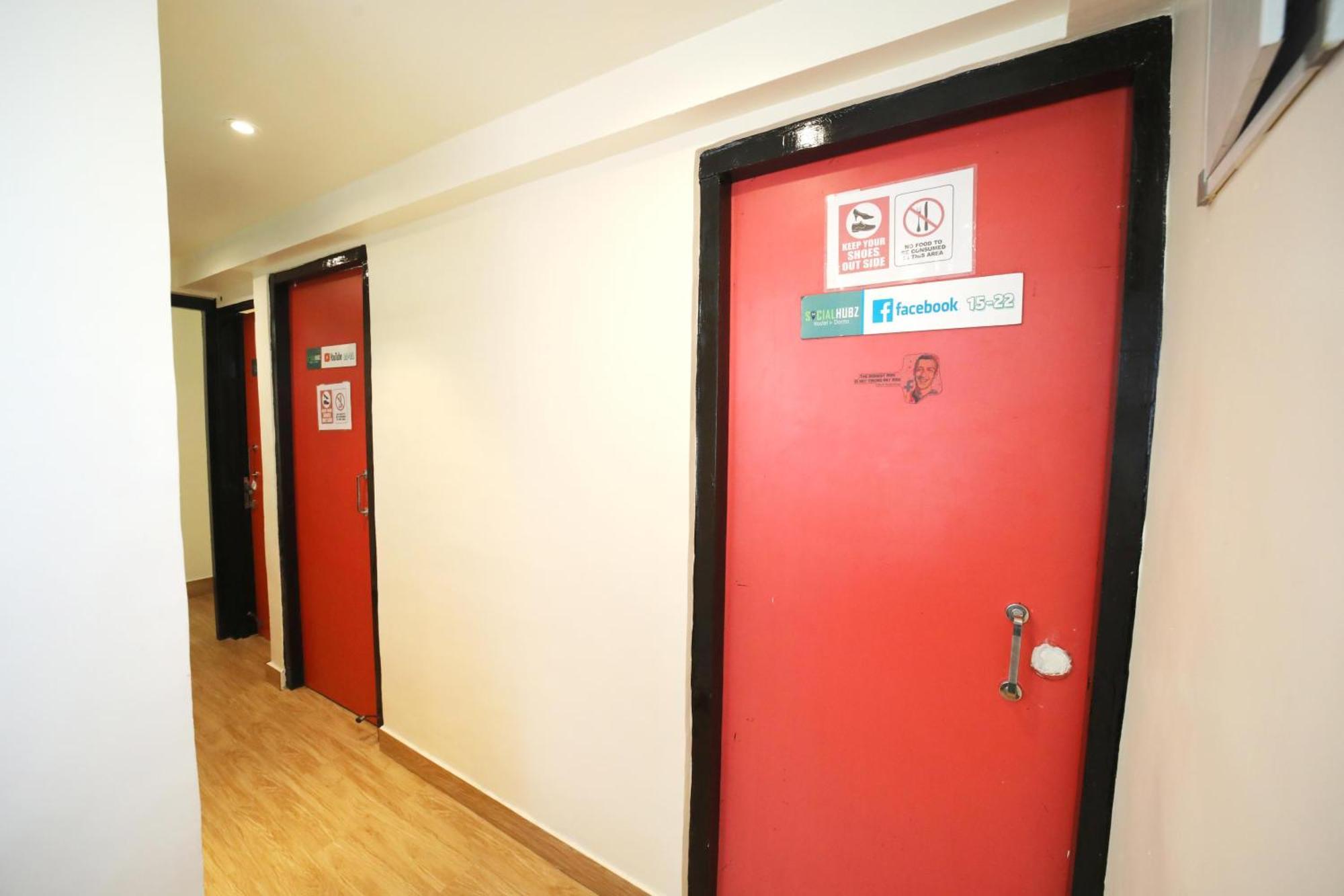Social Hubz Hostel Мумбай Екстериор снимка