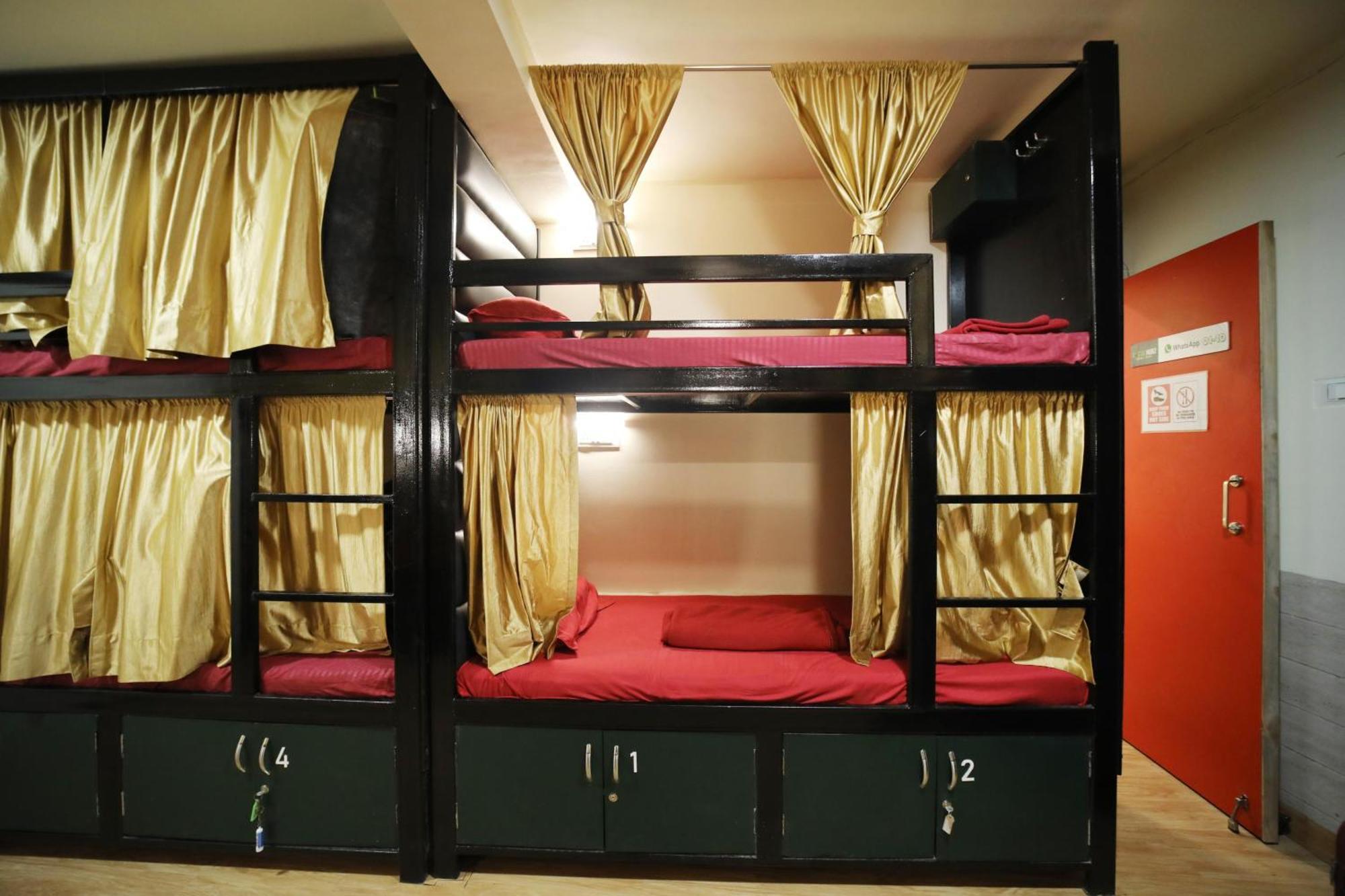 Social Hubz Hostel Мумбай Екстериор снимка