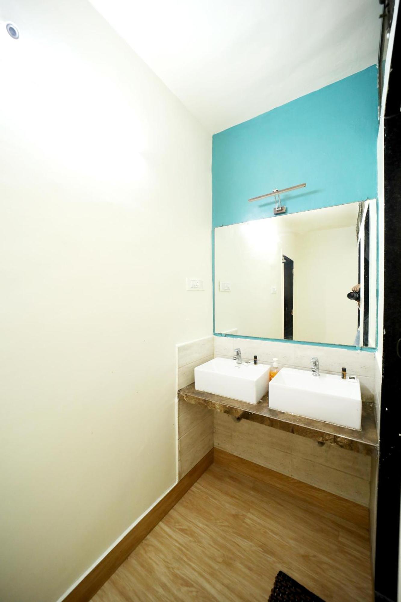 Social Hubz Hostel Мумбай Екстериор снимка