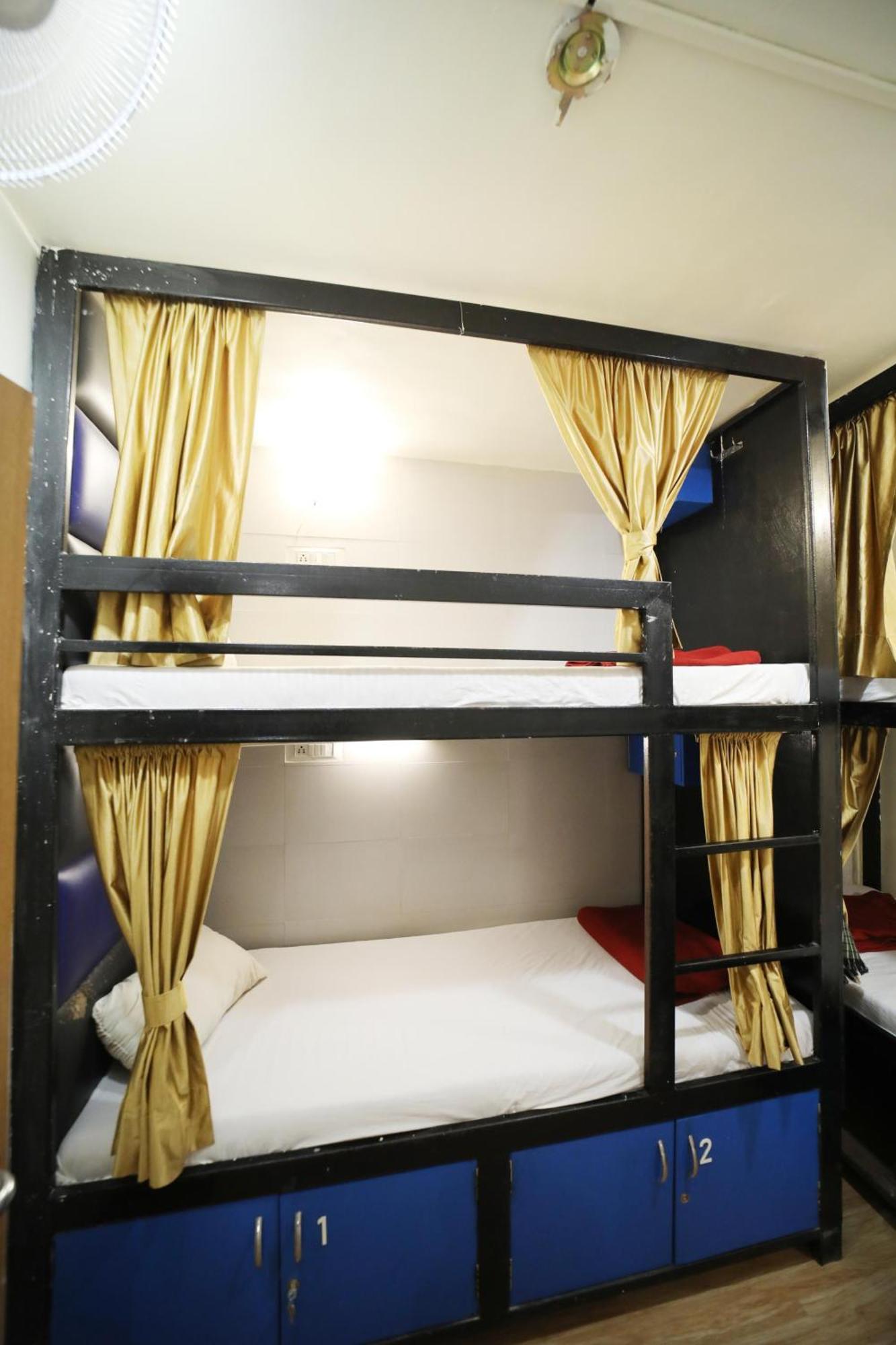 Social Hubz Hostel Мумбай Екстериор снимка