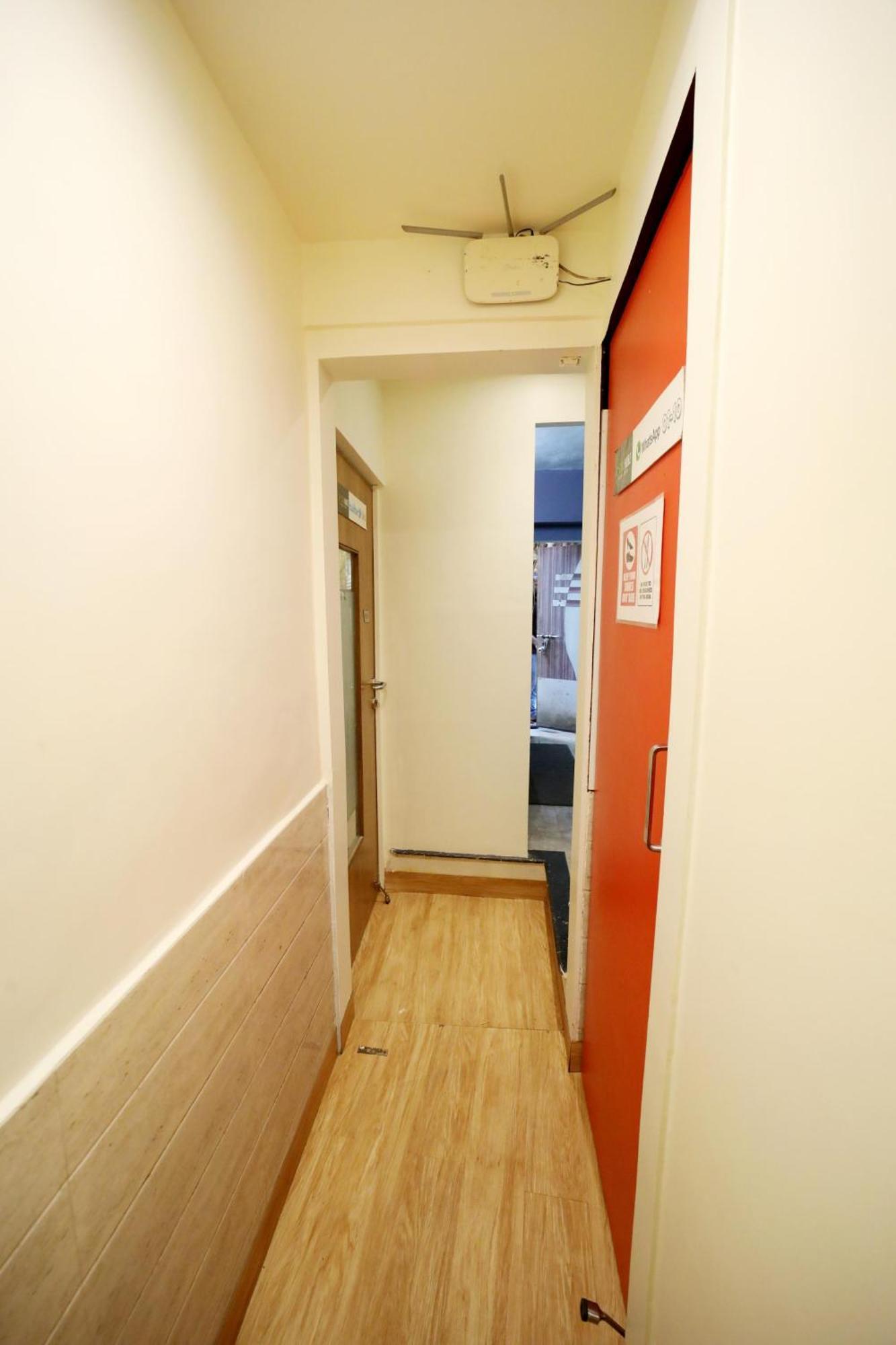 Social Hubz Hostel Мумбай Екстериор снимка
