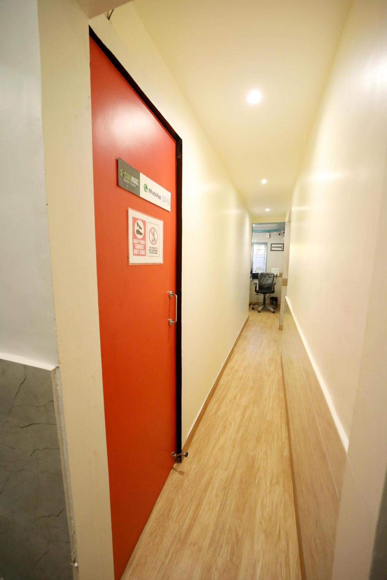 Social Hubz Hostel Мумбай Екстериор снимка